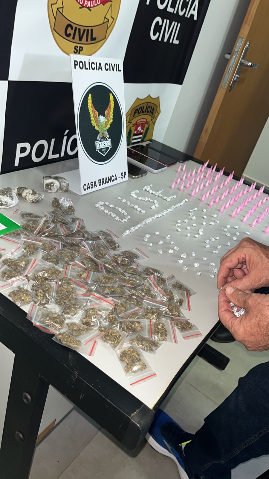 DISE PRENDE 03 HOMENS POR TRÁFICO DE DROGAS EM CASA BRANCA