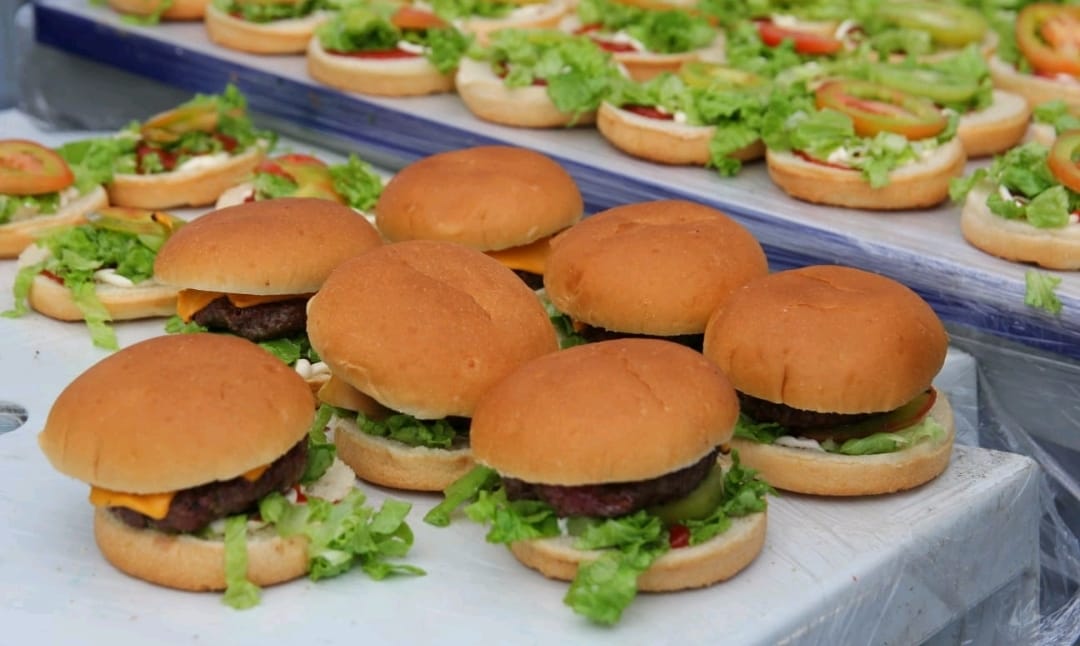 Hamburgada do Bem reúne 600 crianças