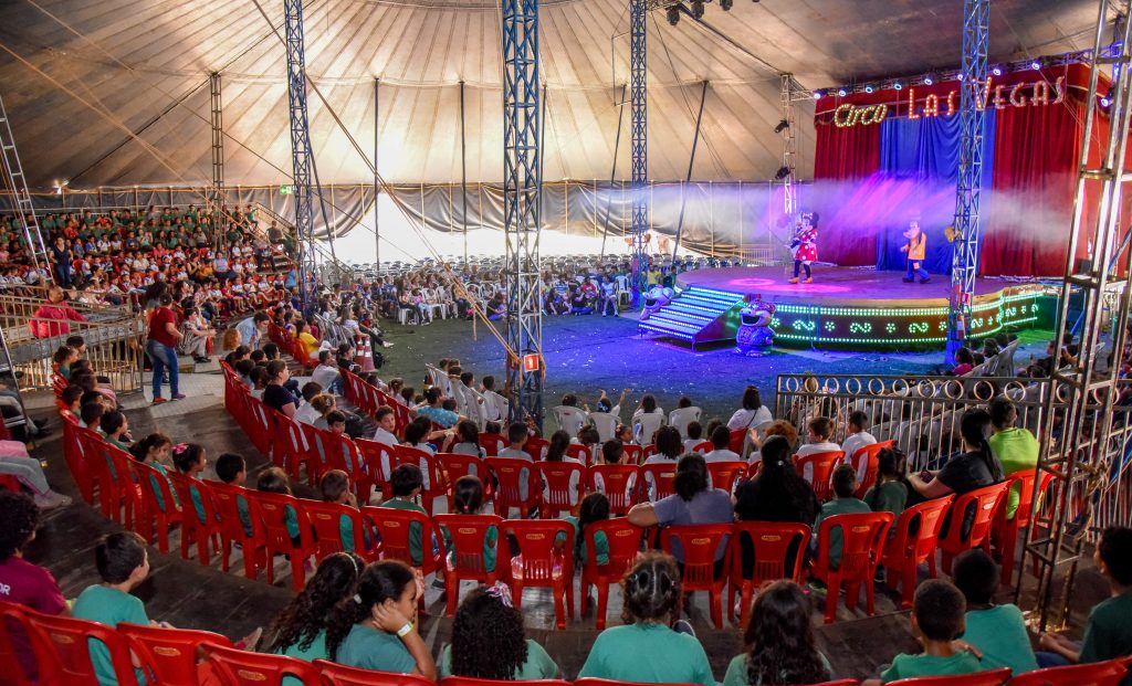 FUNDO SOCIAL DE SOLIDARIEDADE LEVA 850 CRIANÇAS AO CIRCO EM RIO CLARO