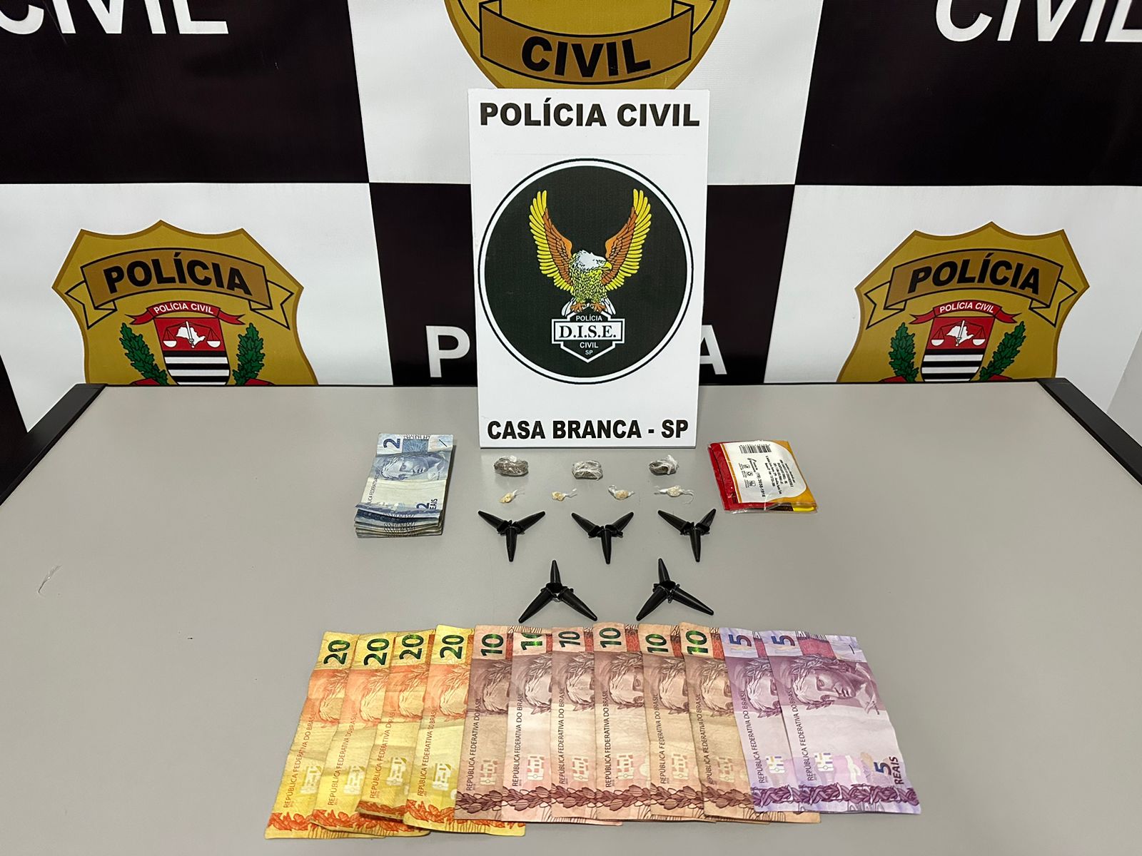 DISE PRENDE DUAS JOVENS POR TRÁFICO DE DROGAS NA VILA SANTA ROSA EM MOCOCA