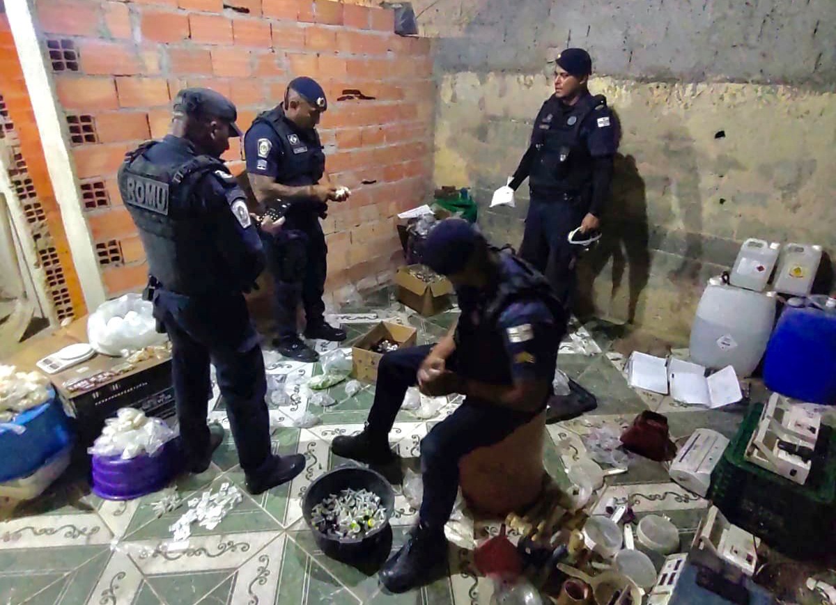 GCM DE ITAQUÁ ESTOURA CASA BOMBA E CALCULA R$ 100 MIL DE PREJUÍZO AO TRÁFICO