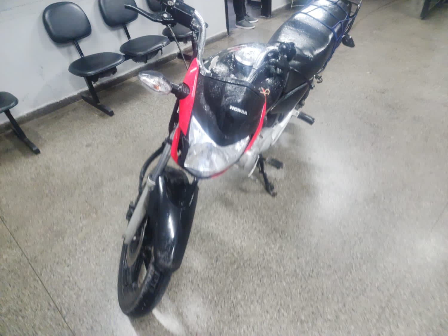 DOIS HOMENS FORAM PRESOS FAZENDO MANOBRAS PERIGOSAS COM MOTOCICLETA FURTADA