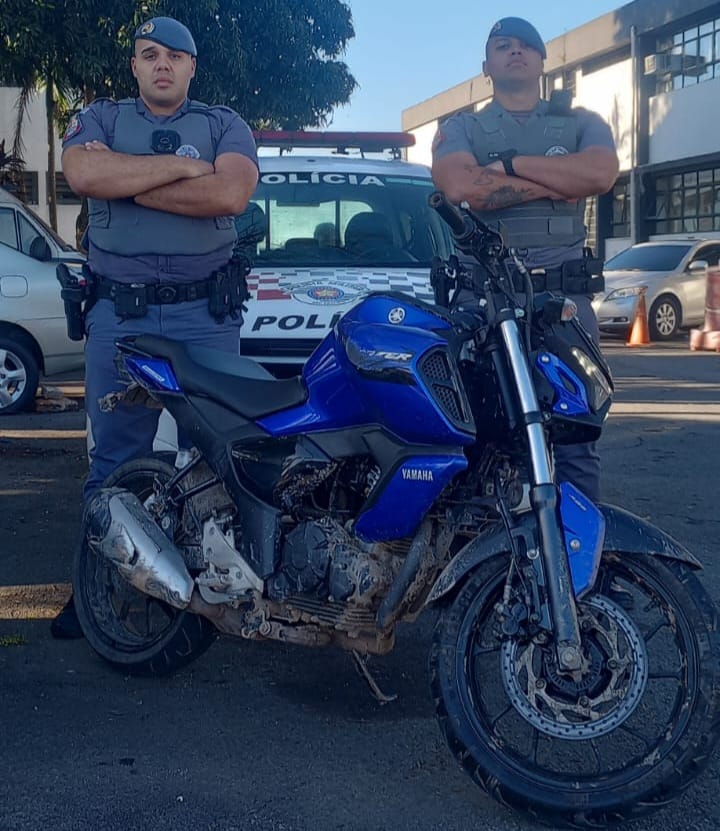 POLICIA MILITAR DETÉM INDÍVIDUO E RECUPERA MOTOCICLETA ROUBADA DURANTE OPERAÇÃO FORMULA 1