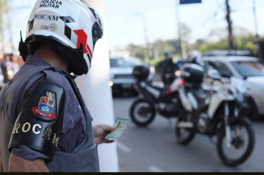 CASAL É PRESO POR ESTELIONATO NA ZONA SUL