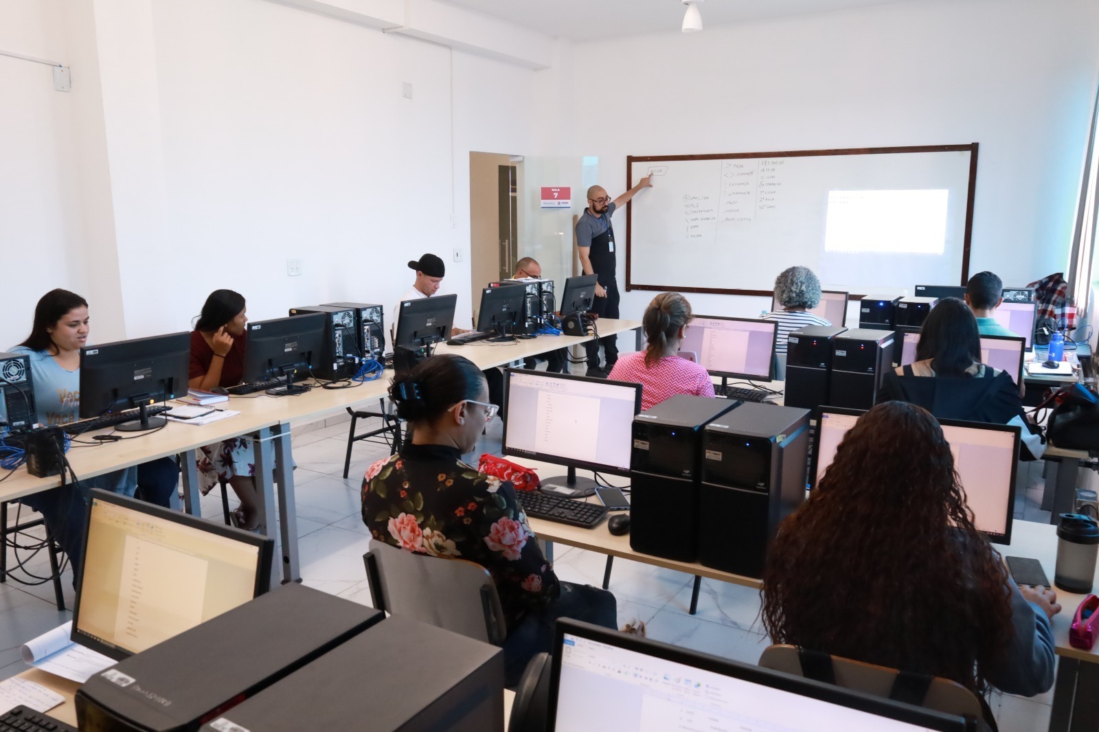 PREFEITURA DE MAUÁ TEM 14 VAGAS PARA CURSOS DE EDITOR DE PLANILHAS