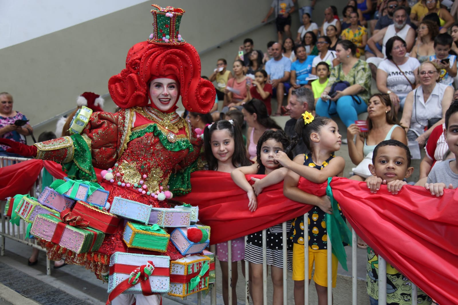 NATAL SOLIDÁRIO LEVA CARINHO E ATENÇÃO ÀS FAMÍLIAS DE SÃO CAETANO 