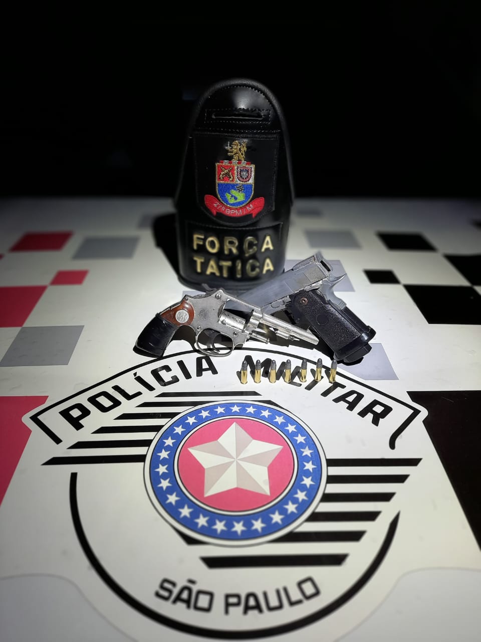 DOIS HOMENS ARMADOS SÃO PRESOS NA ZONA SUL