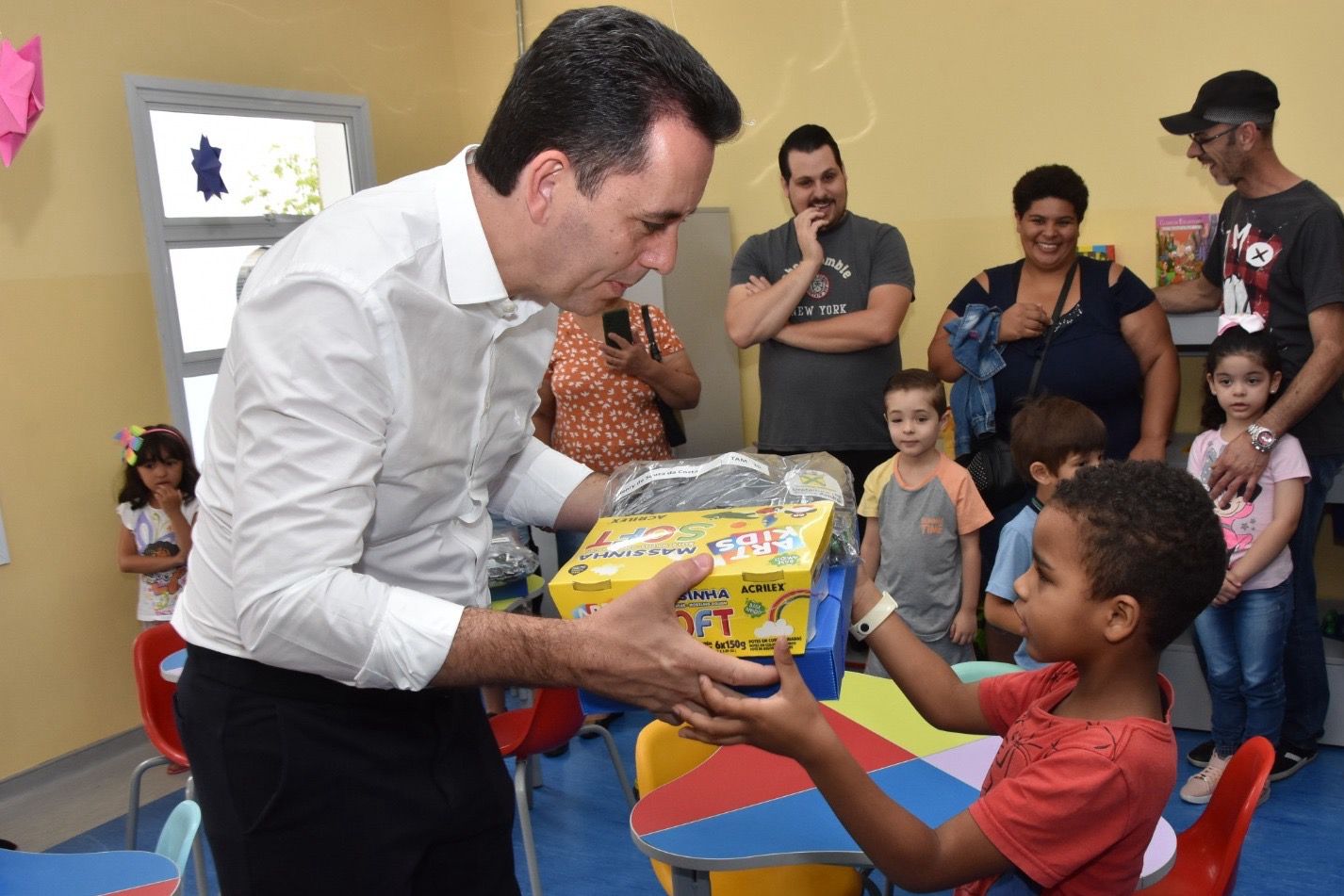 SANTO ANDRÉ PREPARA VOLTA ÀS AULAS COM ENTREGA DE UNIFORMES E KITS ESCOLARES