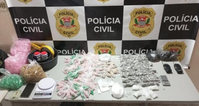 DISE PRENDE DUPLA E APREENDE MAIS DE 2,3 MIL PORÇÕES DE DROGAS EM GUARATINGUETÁ 