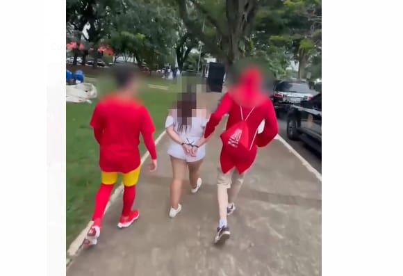 POLICIAIS FANTASIADOS PRENDEM QUADRILHA FURTANDO CELULARES EM BLOCO DE CARNAVAL EM SÃO PAULO 