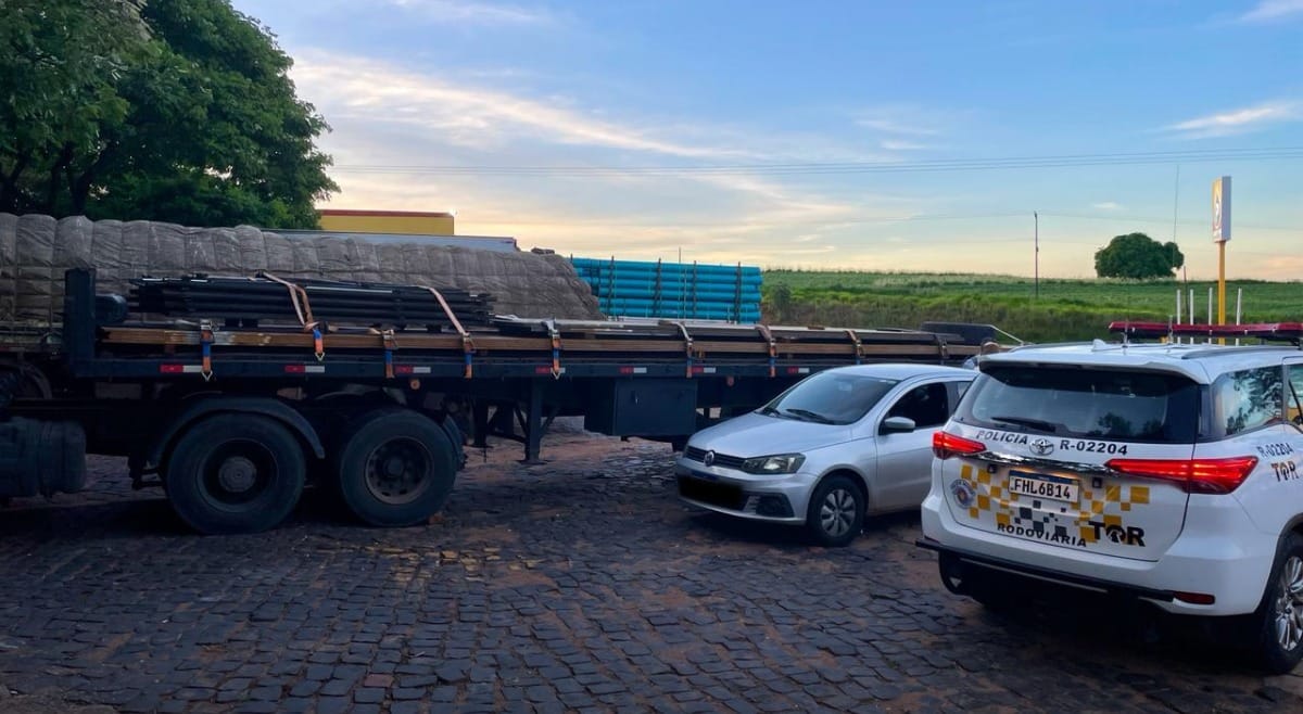 POLÍCIA MILITAR RECUPERA CARGA DE CHAPAS DE AÇO AVALIADA EM MAIS DE R$127 MIL EM REGENTE FEIJÓ 