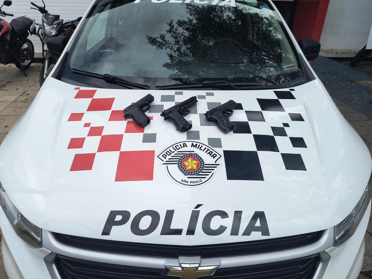 POLÍCIA MILITAR APREENDE RÉPLICAS DE ARMA FOGO