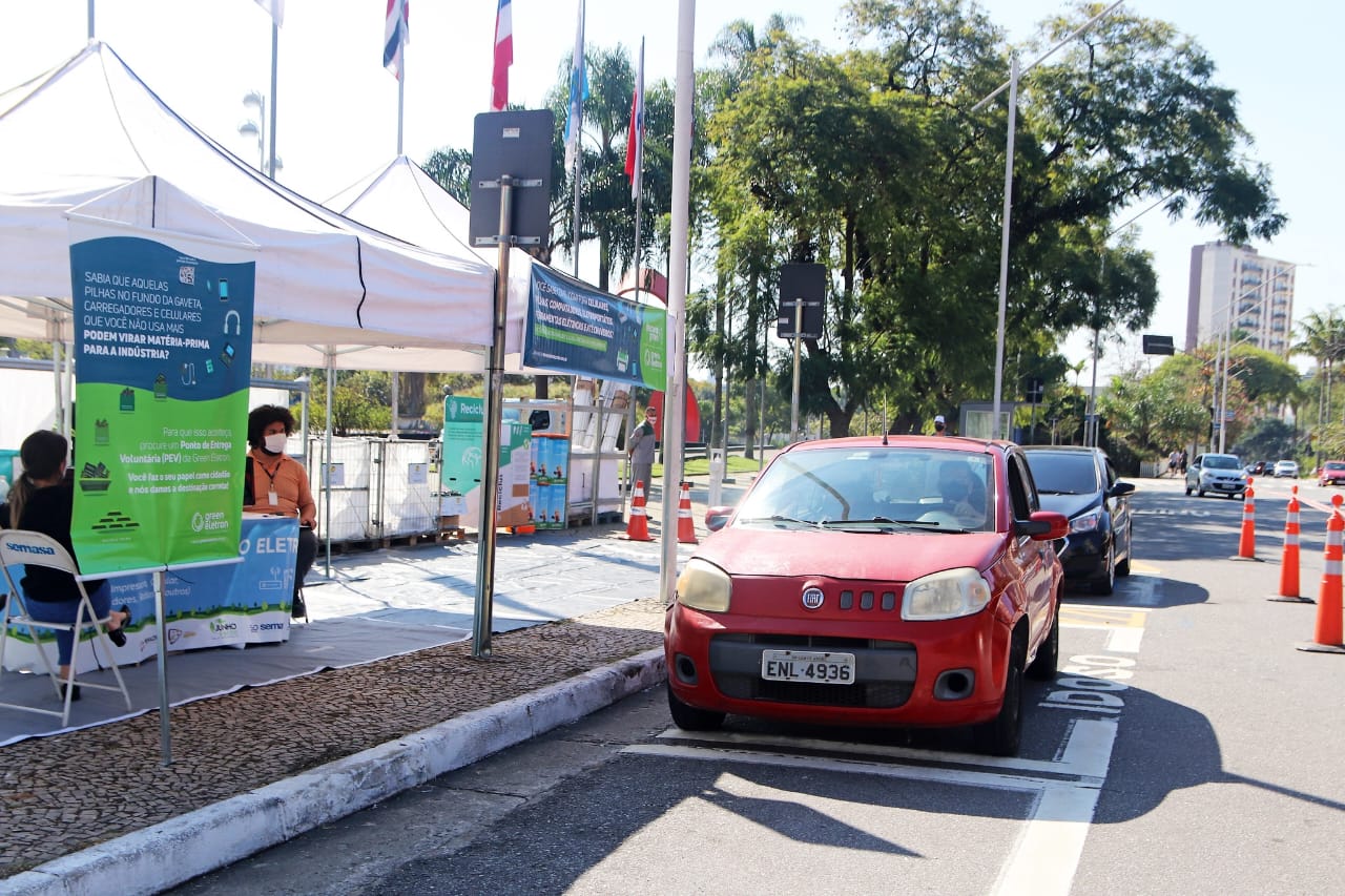 SANTO ANDRÉ RECEBE DRIVE-THRU PARA DESCARTE DE ELETRÔNICOS, PILHAS, BATERIAS E LAMPADAS