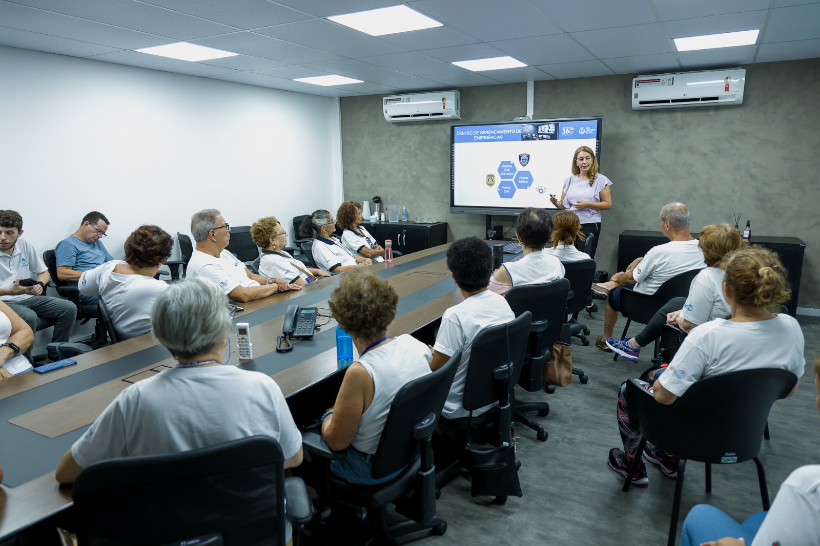CGE DE PORTAS ABERTAS RECEBE VISITA DE ALUNOS DA UNIMAIS E APRESENTA A MAIS AVANÇADA TECNOLOGIA DE SEGURANÇA DO ABC