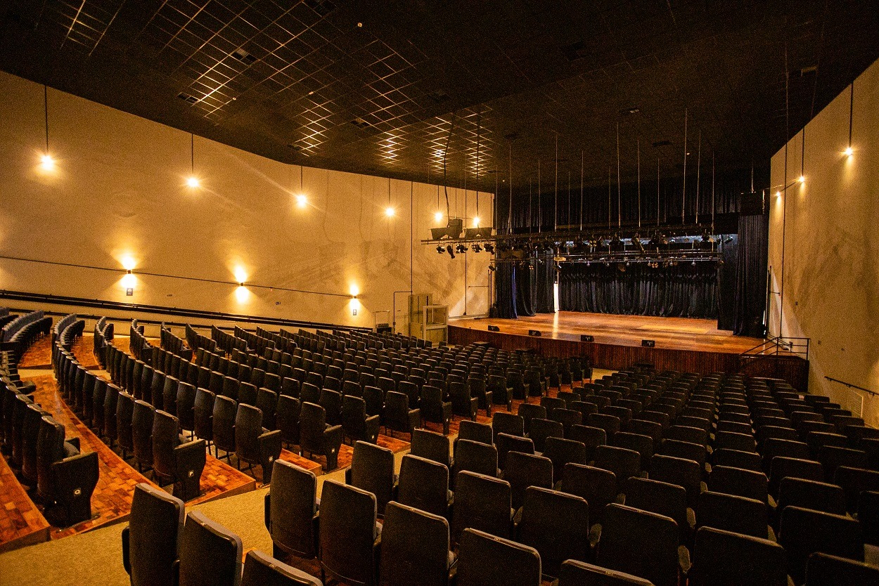 TEATRO PAULO MACHADO DE CARVALHO SERÁ REINAUGURADO NESTA SEXTA COM SHOW DE SEU JORGE 