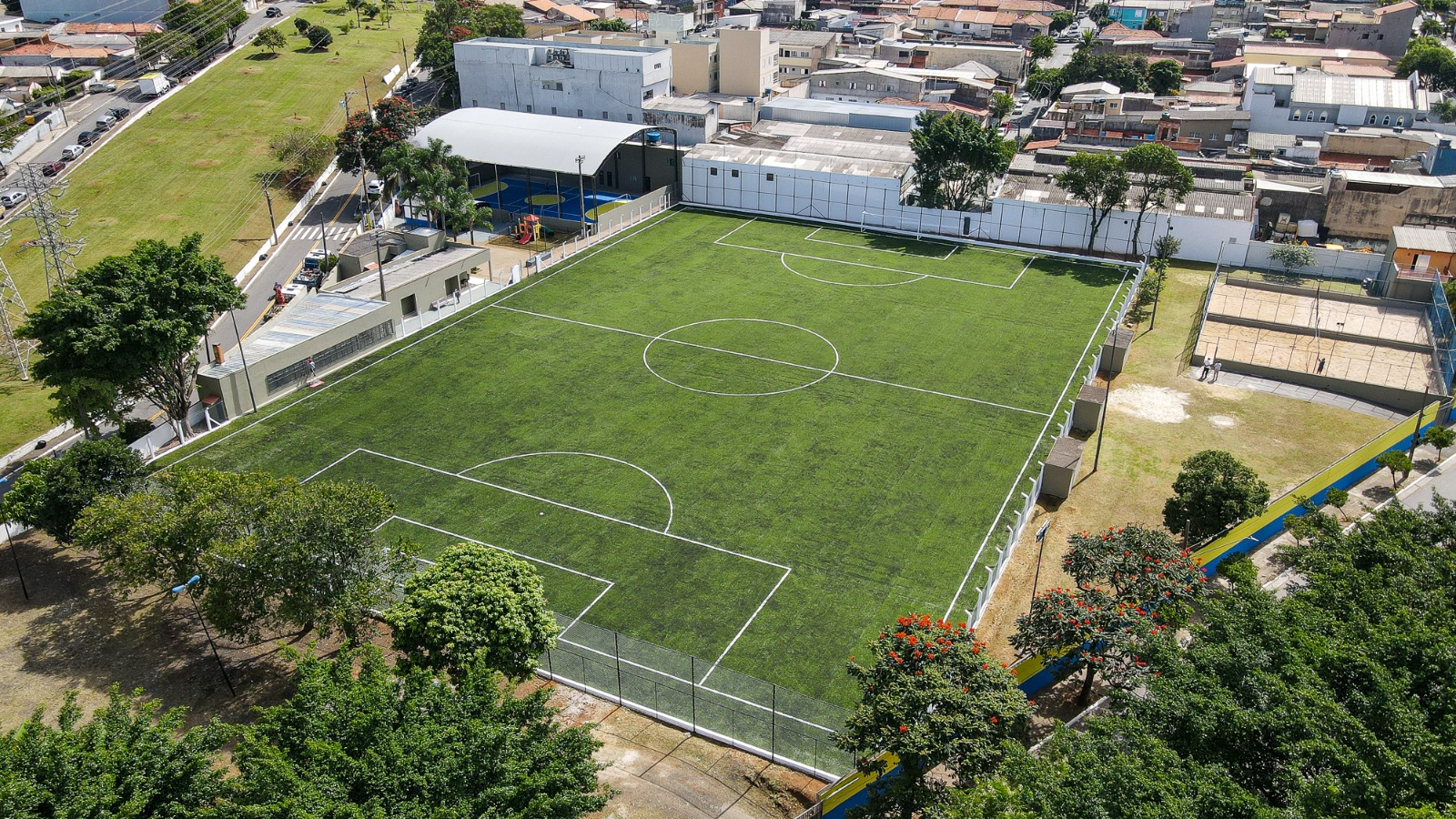 AURICCHIO ENTREGA REVITALIZAÇÃO DO SETE DE SETEMBRO E MAIS UM CAMPO DE FUTEBOL PARA SÃO CAETANO 