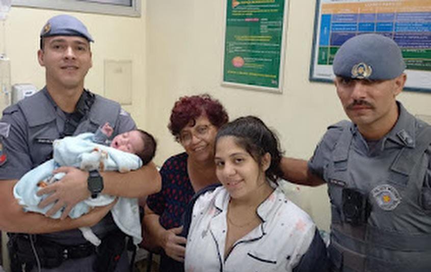 MÃE ACIONA 190, E POLICIAIS AJUDAM A SALVAR RECÉM-NASCIDO ENGASGADO EM SÃO PAULO 