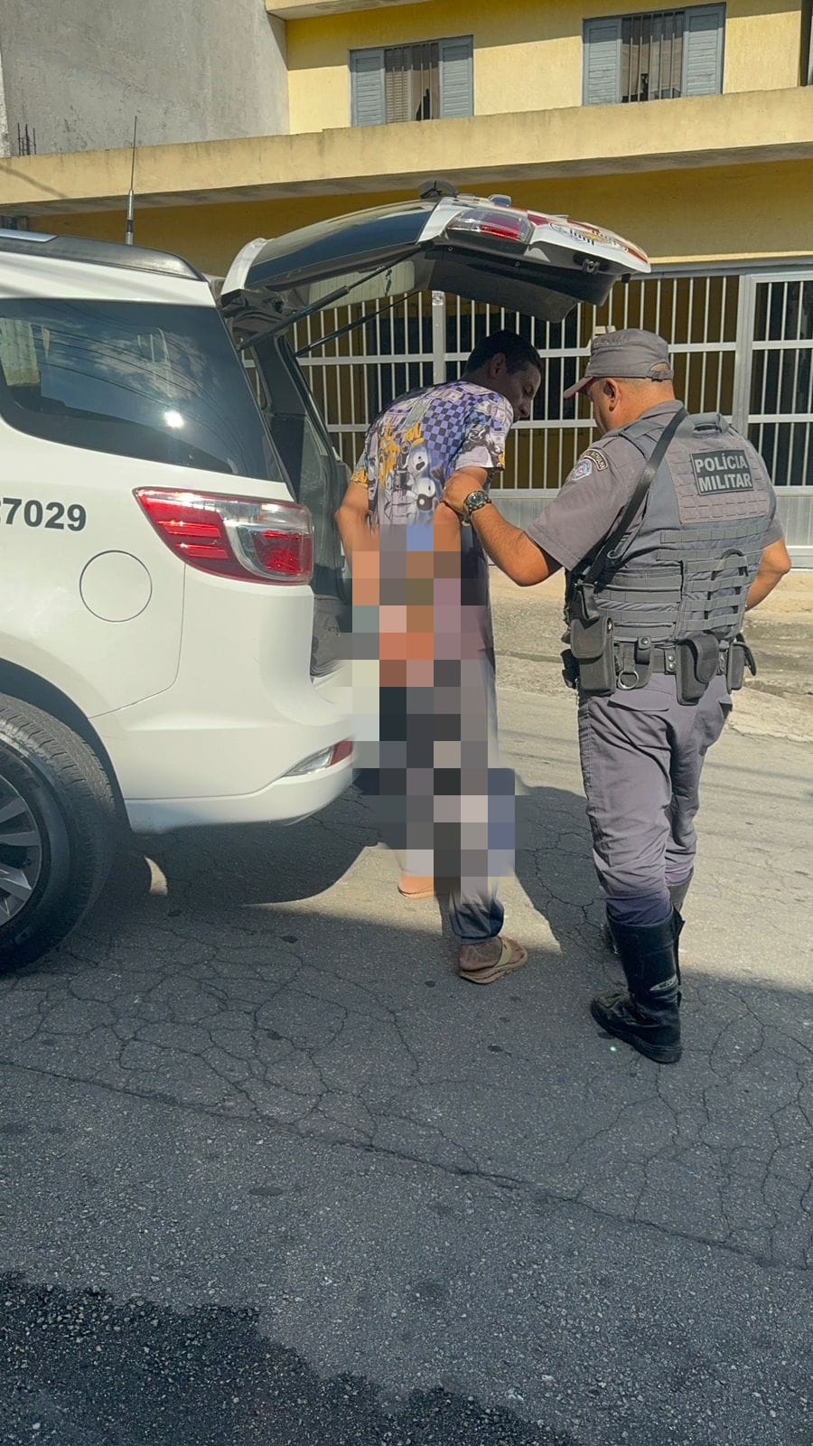 POLÍCIA MILITAR PRENDEU UM HOMEM POR TENTATIVA DE FURTO