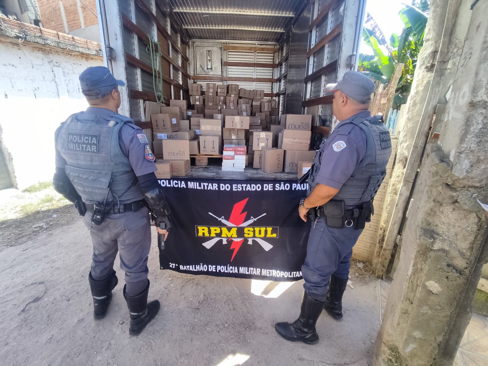 POLÍCIA MILITAR RECUPERA CARGA ROUBADA APÓS PERSEGUIÇÃO