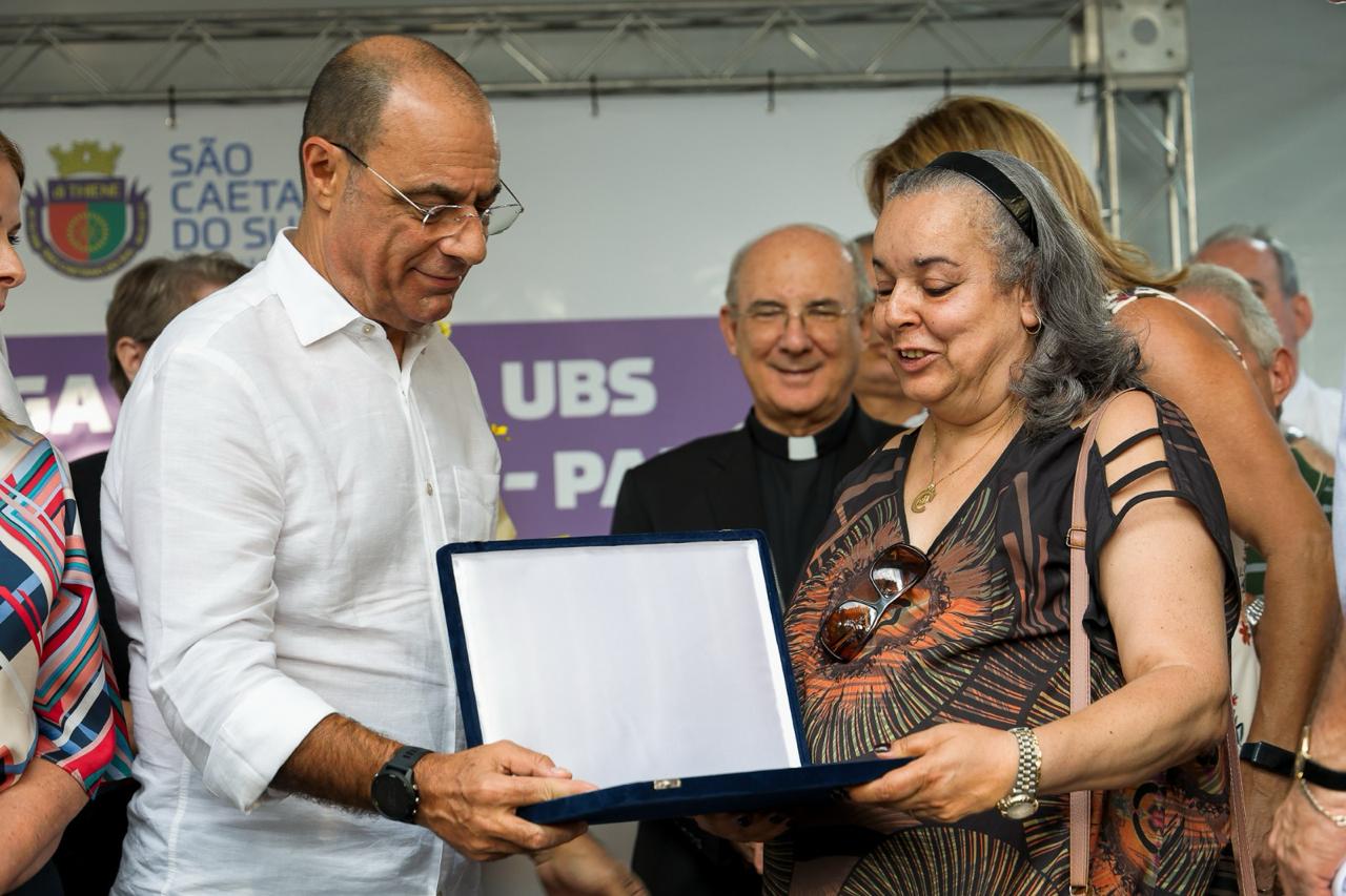 AURICCHIO ENTREGA A UBS ROBERTO ALVES MARANGON - PADRE BETO, NO BAIRRO NOVA GERTY 