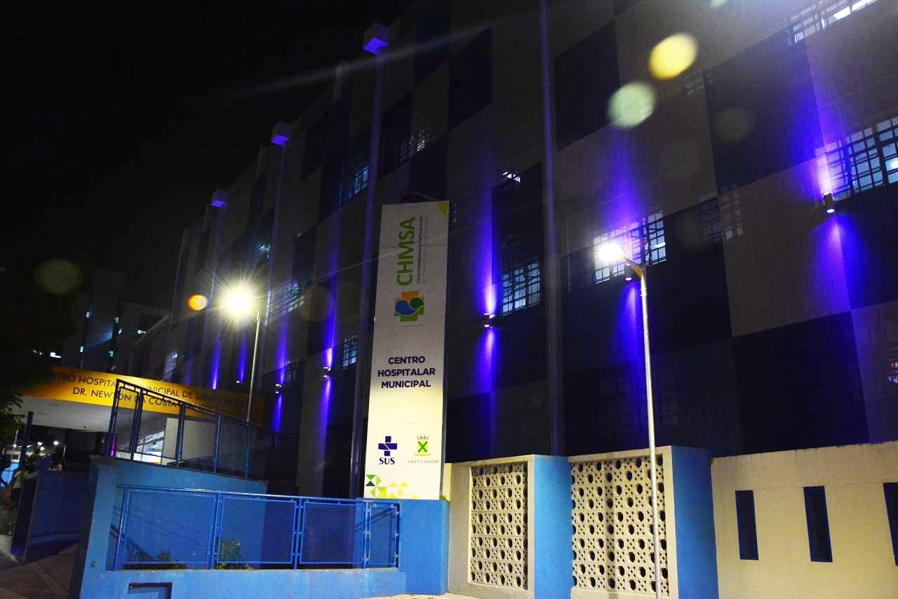 SANTO ANDRÉ ILUMINA PRÉDIOS DE ROXO PARA CONSCIENTIZAR SOBRE DOENÇAS INFLAMATÓRIAS INTESTINAIS 