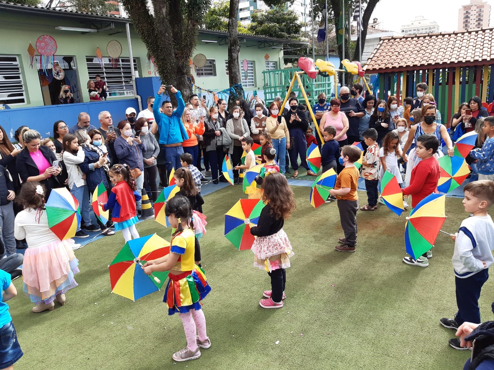 FESTAS JUNINAS CULTURAIS ANIMAM O CALENDÁRIO ESCOLAR DA REDE MUNICIPAL DE ENSINO 