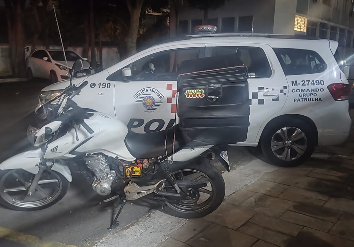 POLÍCIA MILITAR APREENDE ADOLESCENTE E RECUPERA MOTOCICLETA FURTADA