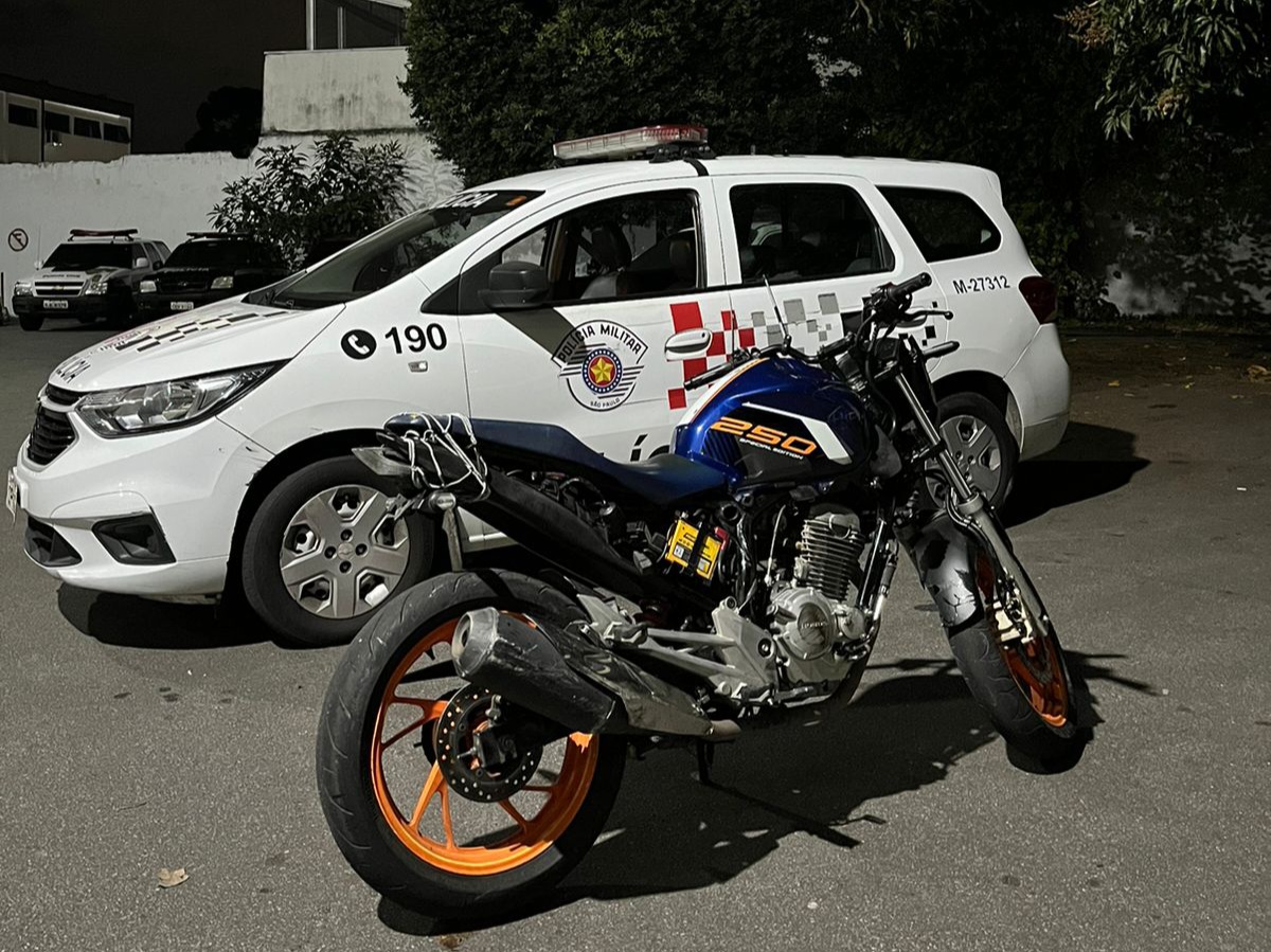 POLÍCIA MILITAR APRENDE VEÍCULO ADULTERADO E DETÉM DOIS DE SUSPEITOS DE FURTO