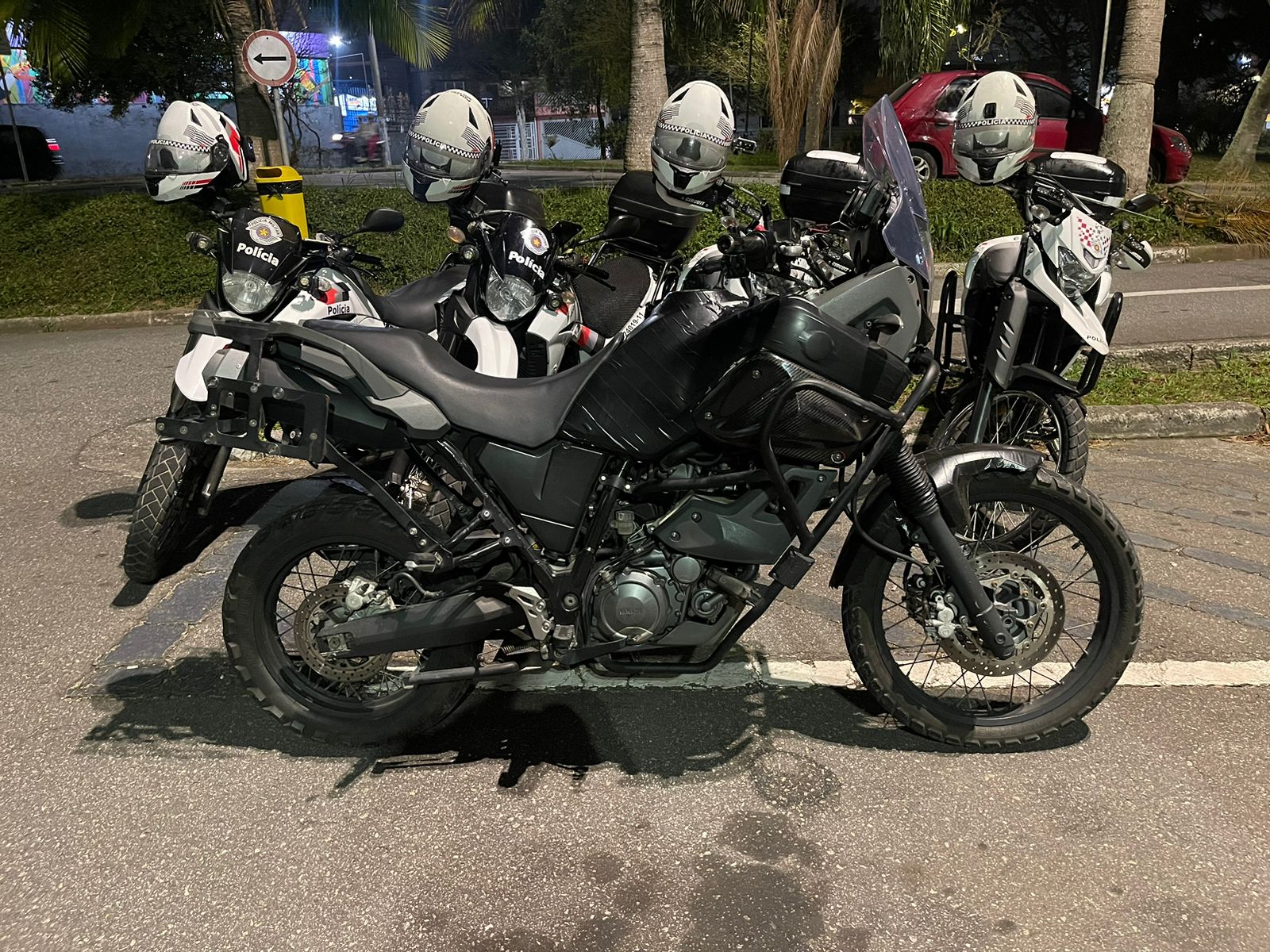 EQUIPE DE POLICIAIS MILITARES DA ROCAM DE DIADEMA PRENDE CRIMINOSO EM PODER DE UMA ARMA DE FOGO E RECUPERA MOTOCICLETA ROUBADA PELO MUNICÍPIO DE SANTO ANDRÉ