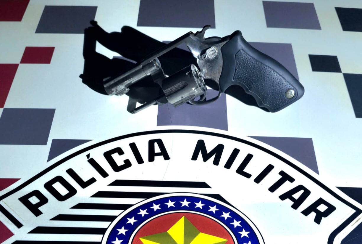 HOMEM É PRESO POR PORTE ILEGAL DE ARMA DE FOGO NA ZONA SUL DE SÃO PAULO/SP