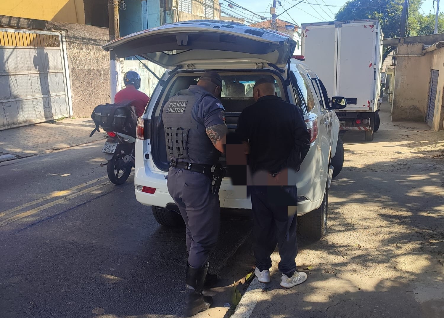DOIS HOMENS PROCURADOS PELA JUSTIÇA SÃO PRESOS NA ZONA SUL