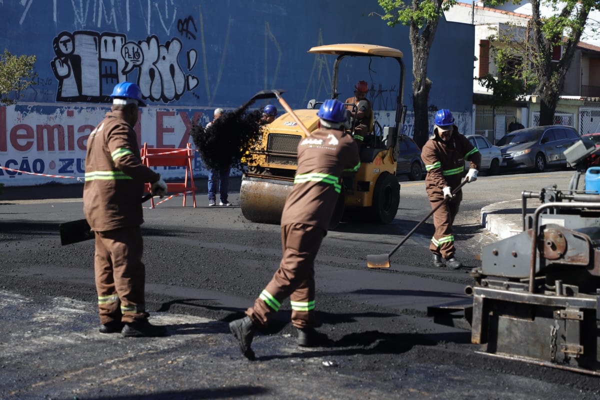Rua Nova moderniza via de paralelepípedo na Vila Pires, em Santo André