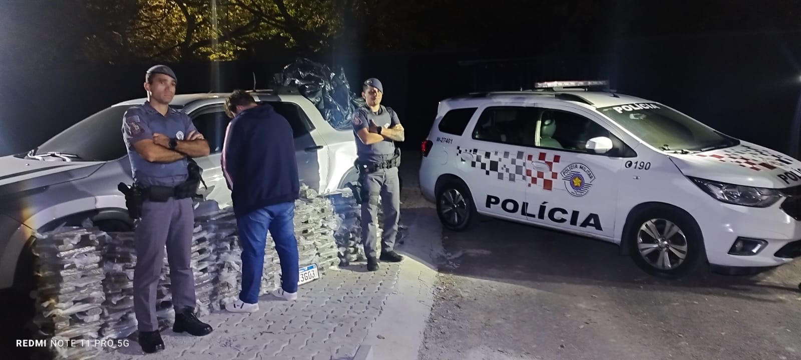POLÍCIA MILITAR PRENDE INDIVÍDUO COM 500 TABLETES DE DROGAS