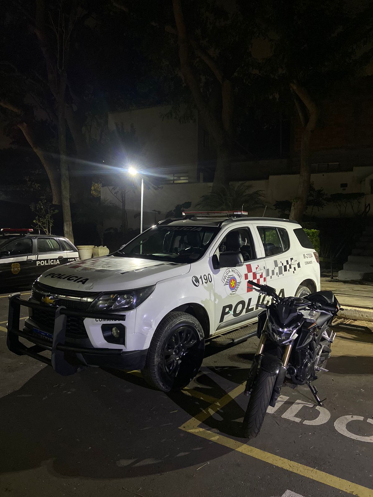 POLÍCIA MILITAR PRENDE AUTOR DE ROUBO E RECUPERA MOTOCICLETA 