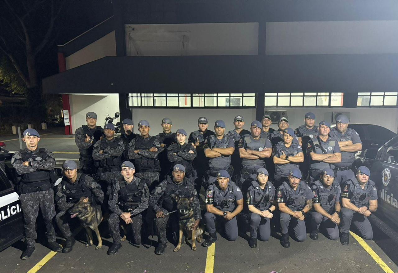 COM O AUXÍLIO DO CÃO POLICIAL, EQUIPE DE FORÇA TÁTICA EFETUA A PRISÃO DE TRÊS TRAFICANTES