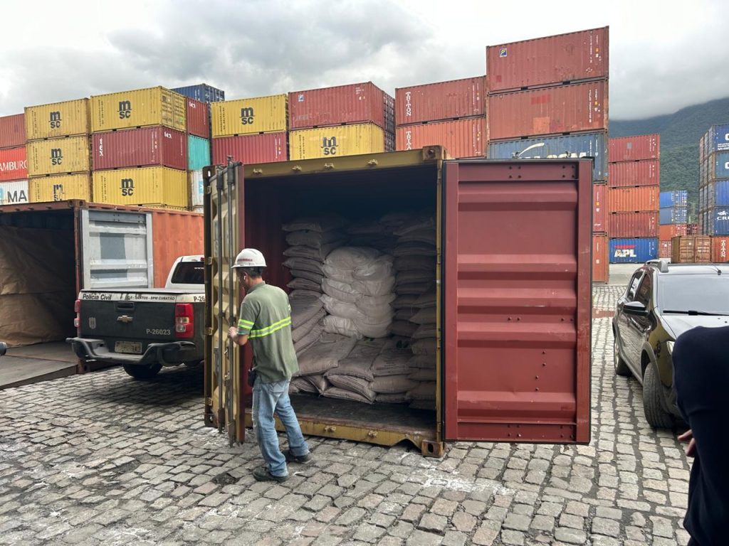 Polícia encontra meia tonelada de cocaína em contêiner 