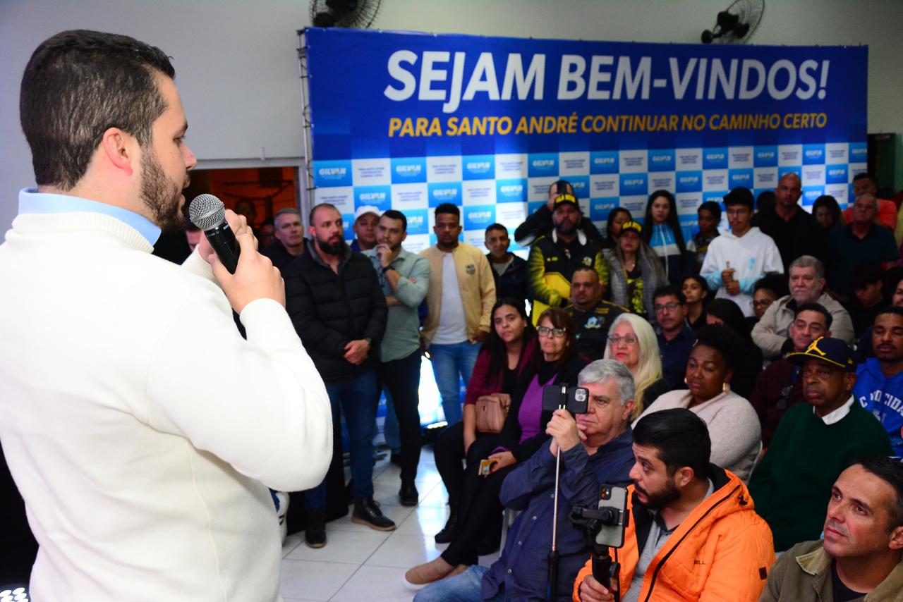 PRÉ-CANDIDATO A PREFEITO, GILVAN ESCUTA MORADORES DO JARDIM CRISTIANE 