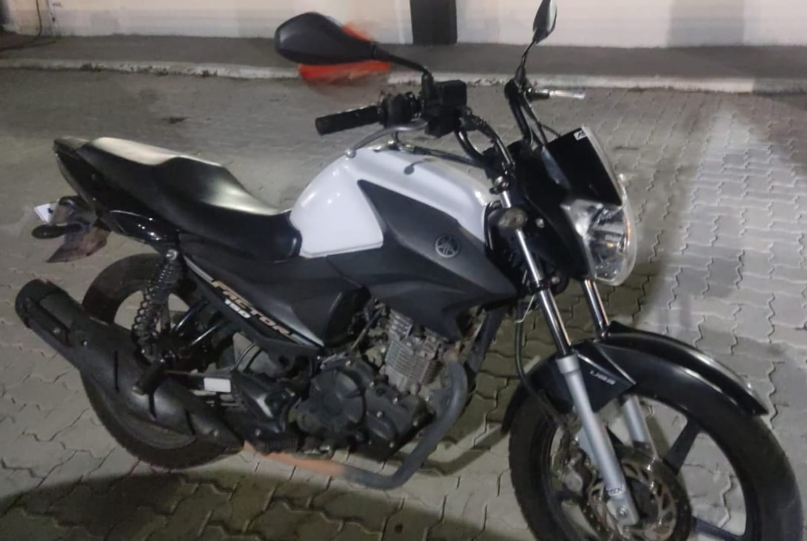 HOMEM  É PRESO PELA POLÍCIA MILITAR QUANDO TRANSITAVA COM MOTOCICLETA  ROUBADA NA DIVISA DE ÁREA DE DIADEMA COM SÃO PAULO