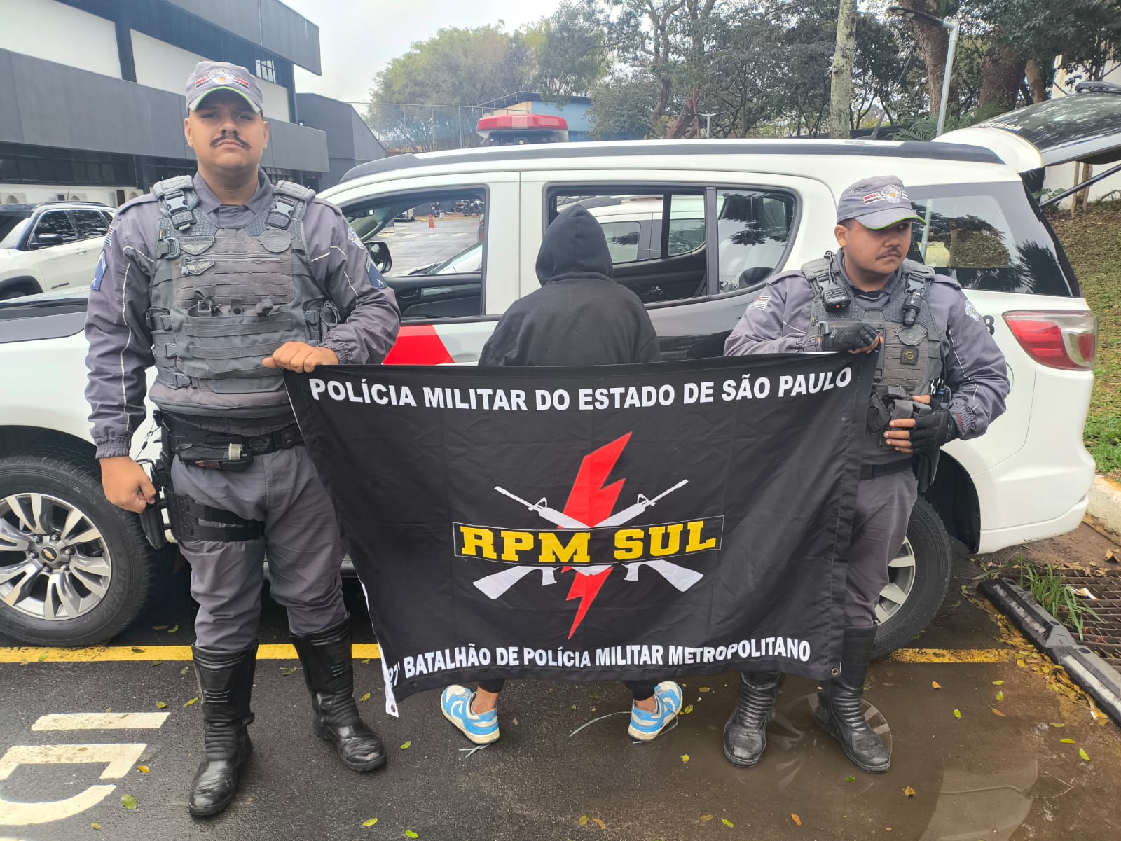 POLÍCIA MILITAR DETÉM UM ADOLESCENTE POR ATO INFRACIONAL DE ROUBO TENTADO