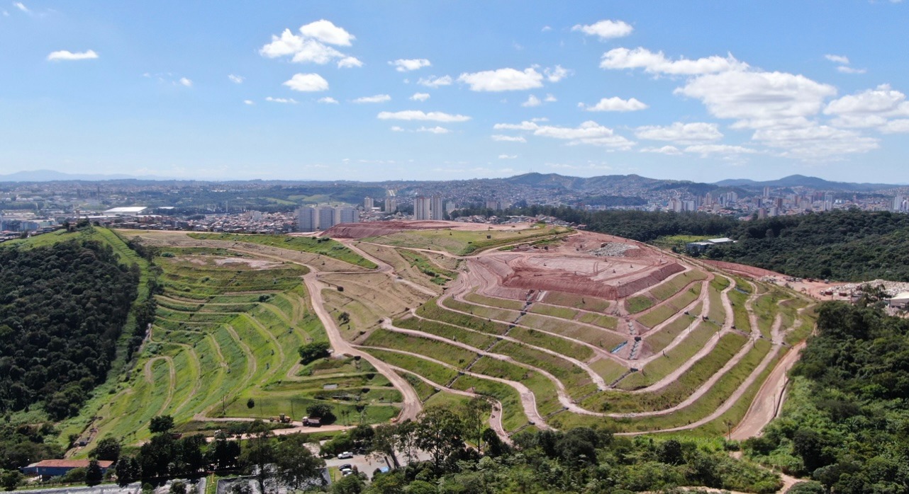 Semasa realiza atividades de educação ambiental em agosto para promover sustentabilidade