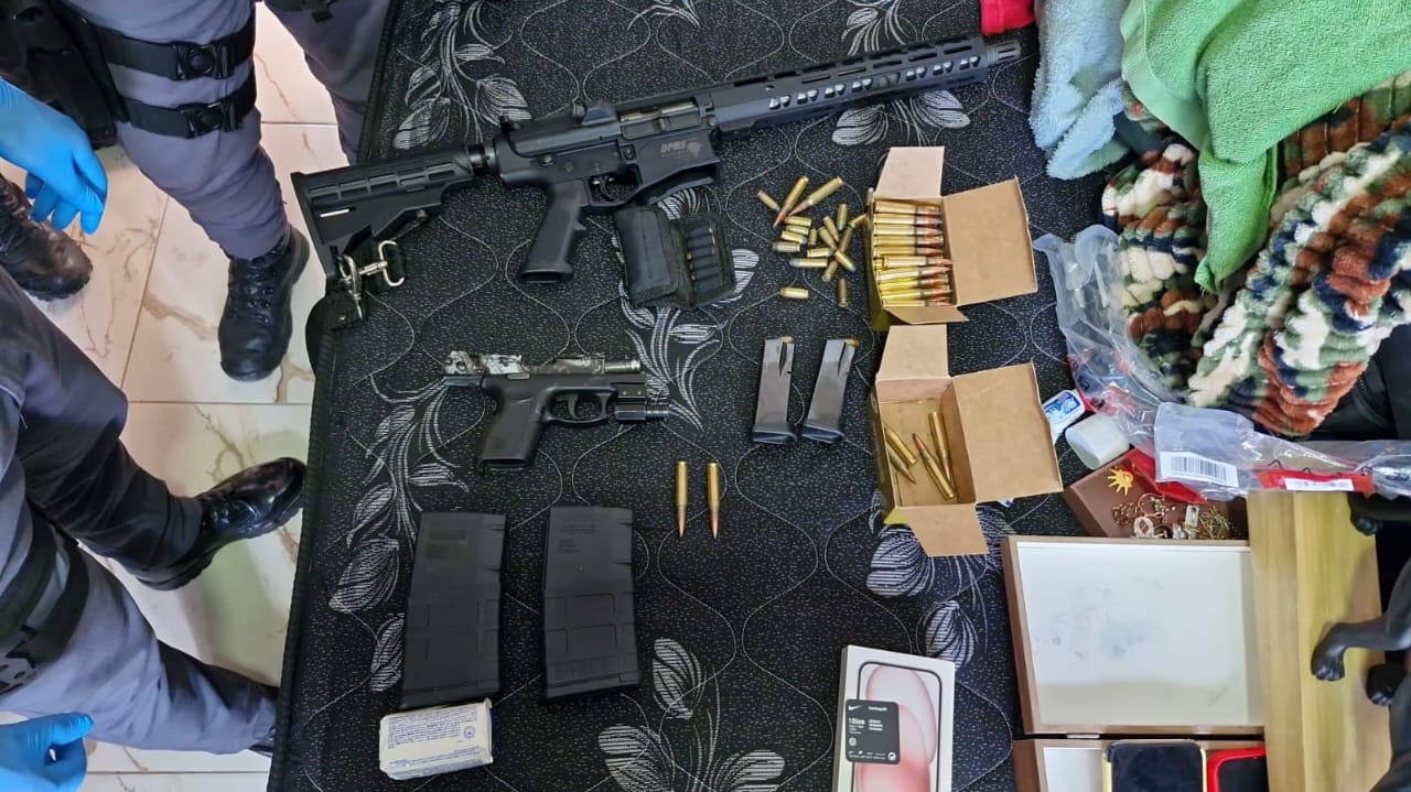 Polícia captura foragido com fuzil e munições escondidos em casa na zona sul de SP
