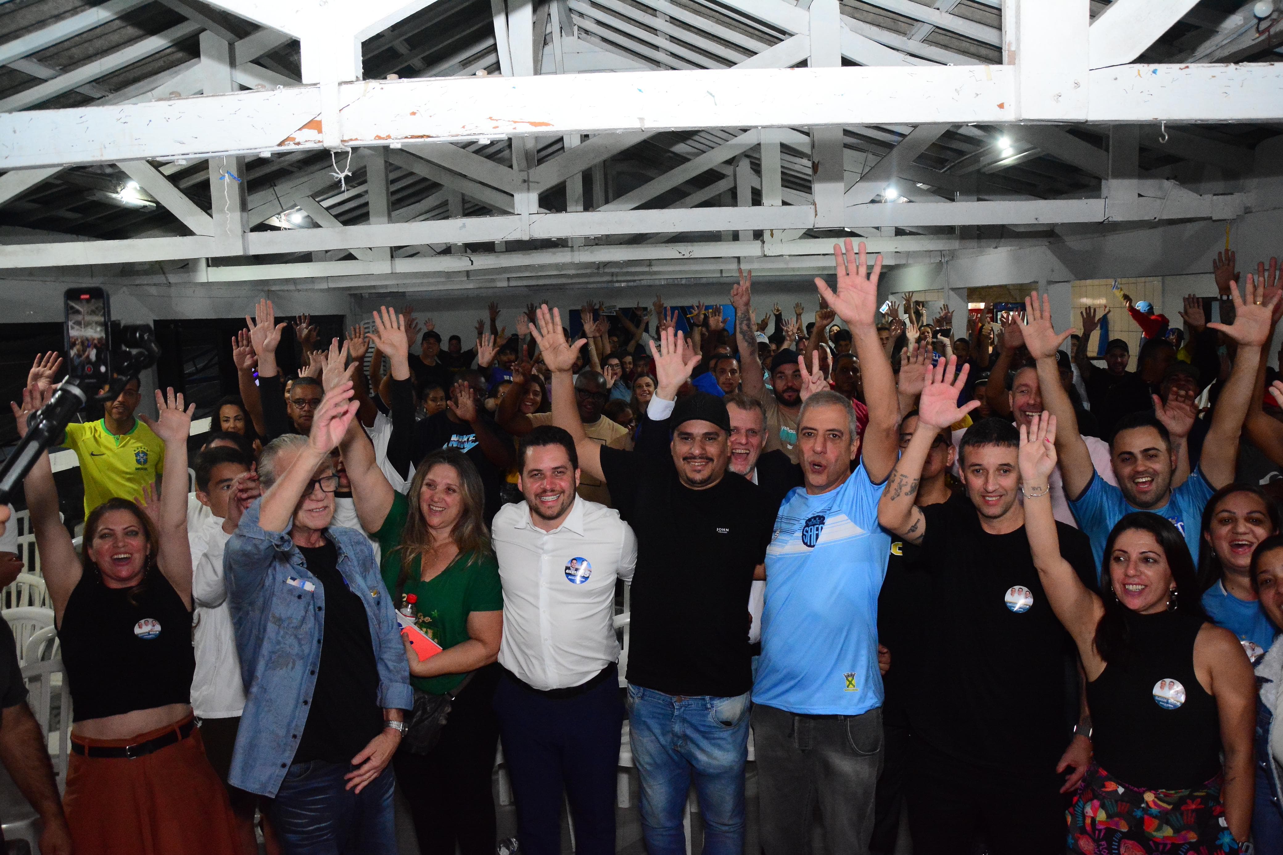 Gilvan recebe apoio em vários pontos da cidade