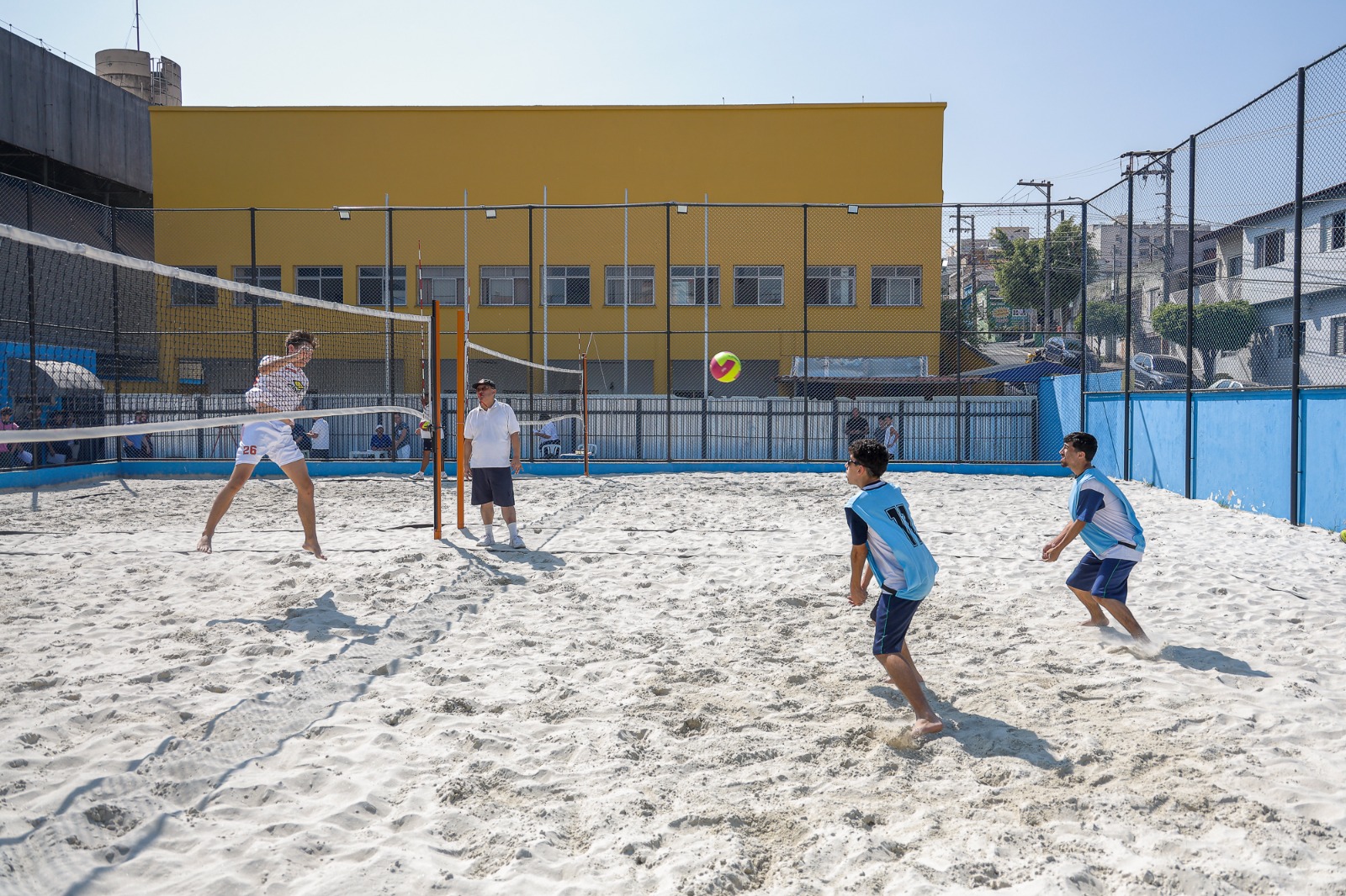 Jogos Escolares de São Caetano têm início com partidas de vôlei de areia no Centro de Desporto Universitário