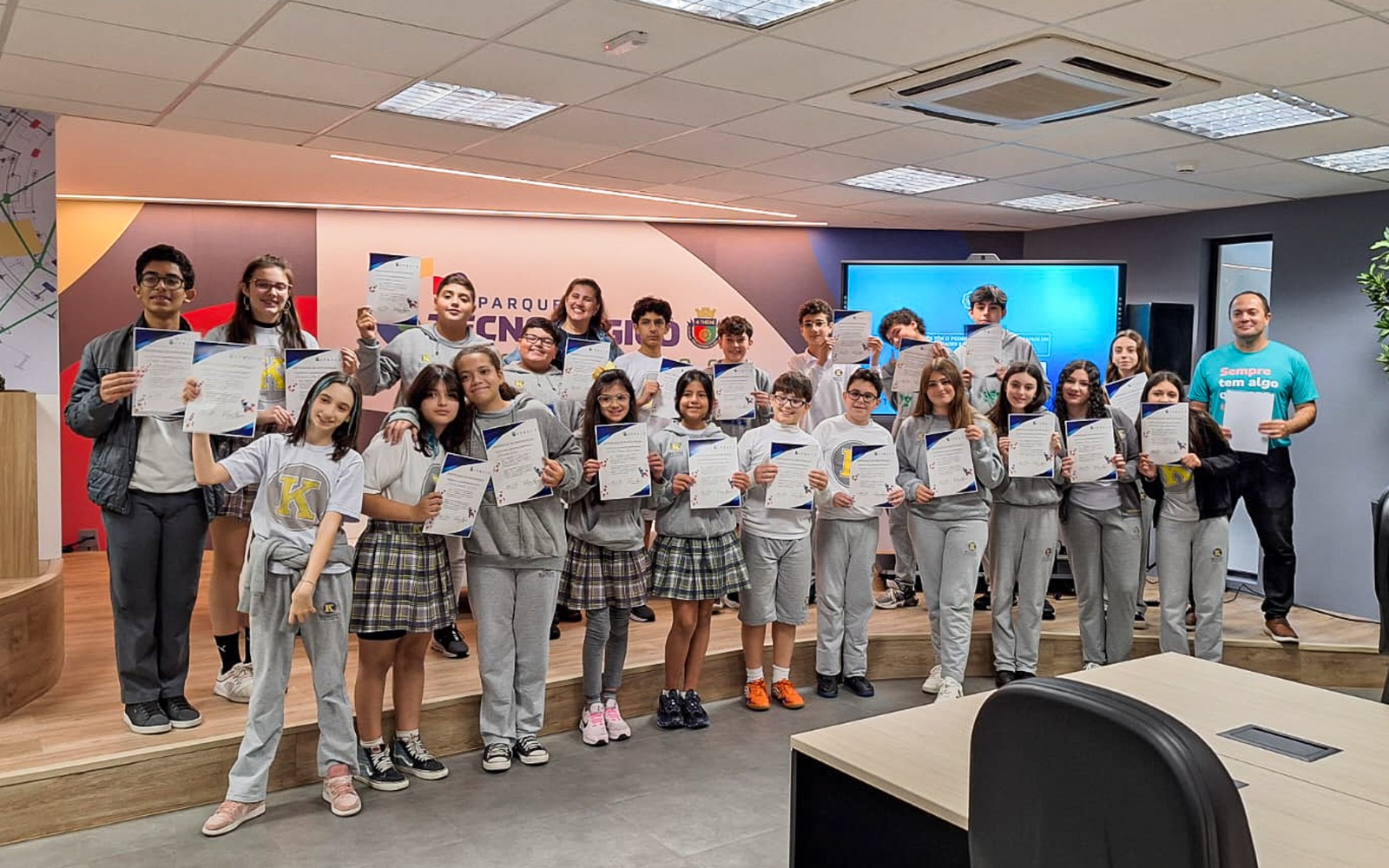 Parque Tecnológico de São Caetano recebe alunos de universidade do Peru e de escola bilíngue de São Paulo