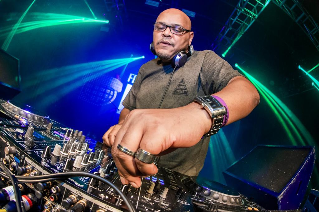Projeto ‘Mixou Dançou’ acontece neste sábado no parque Chico Mendes, com DJs convidados