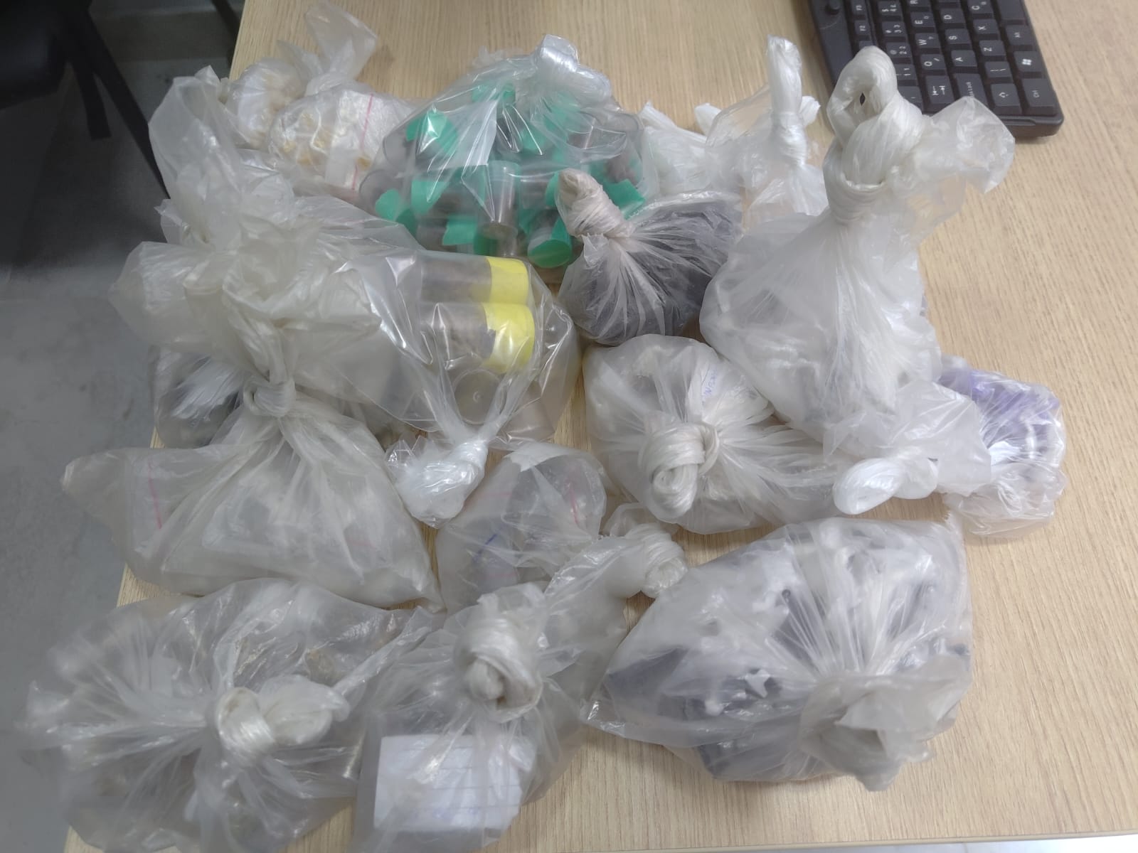 POLÍCIA MILITAR PRENDE TRAFICANTE COM MAIS DE 460 PORÇÕES DE DROGAS PROXIMO A ESCOLA NA ZONA SUL DE SÃO PAULO