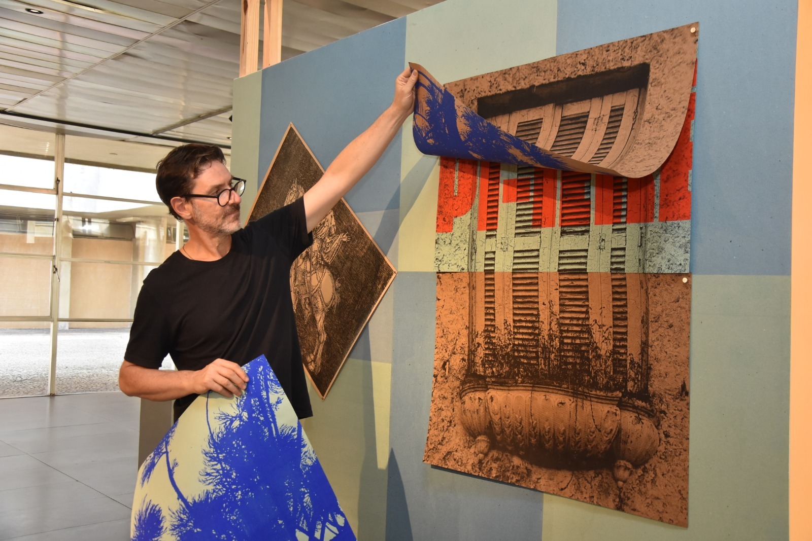 Santo André recebe exposição “Livro, Deslivro e Relivro” de Gilberto Tomé