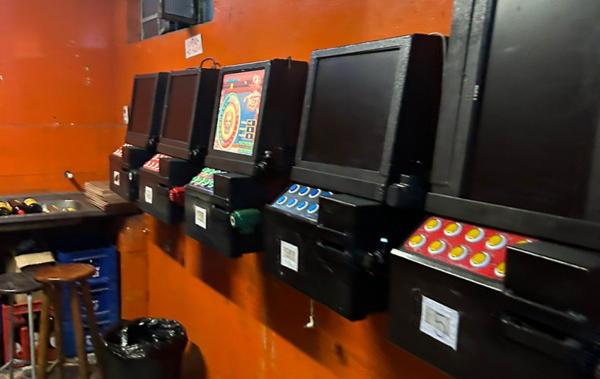 POLÍCIA MILITAR APREENDE MÁQUINAS DE JOGOS DE AZAR EM BAR 