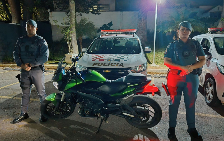 POLÍCIA MILITAR APREENDE MOTOCICLETA COM NUMERAÇÃO ADULTERADA