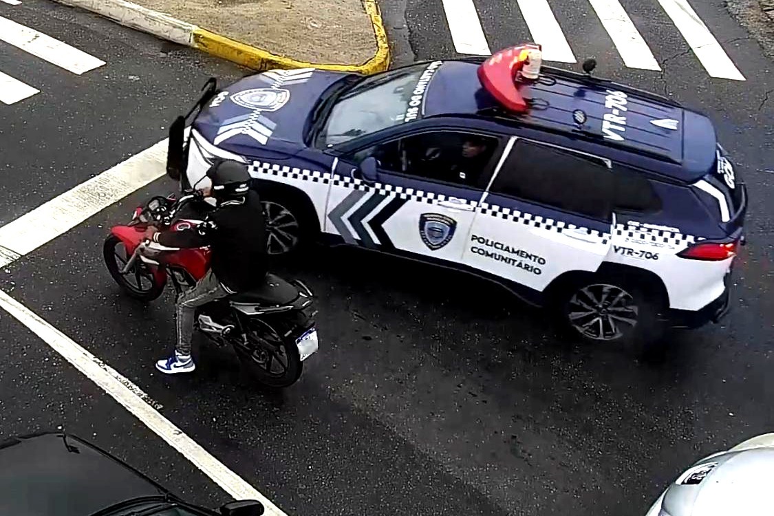 CGE de São Caetano identifica motocicleta utilizada em roubos e GCM detém homem com simulacro de arma